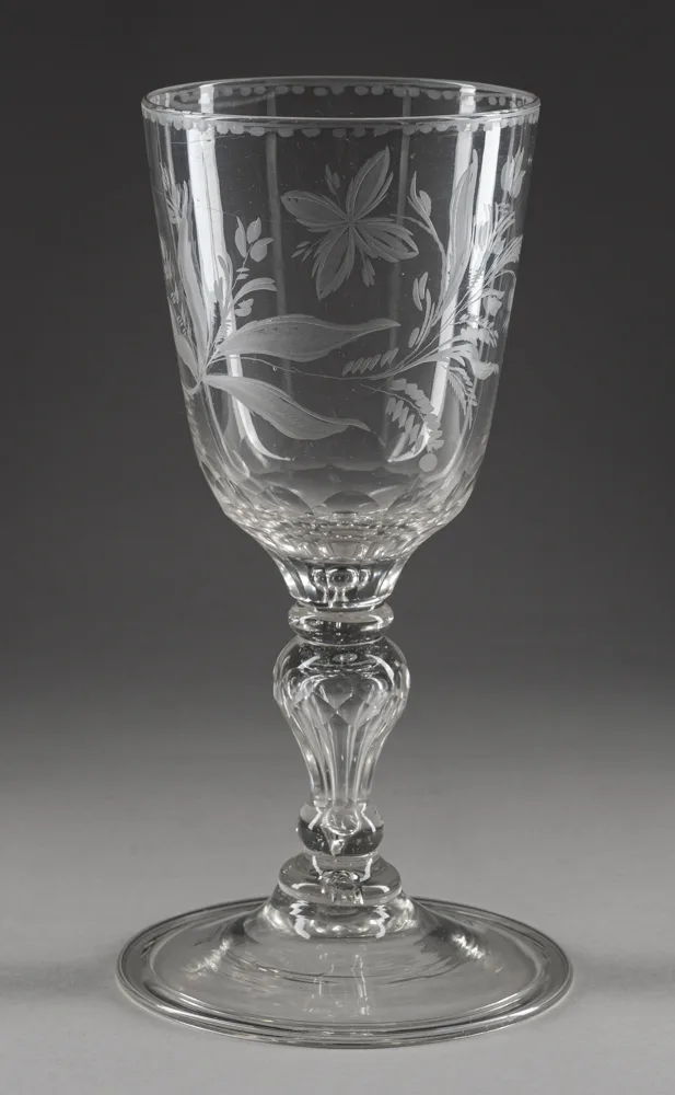 Кубок с гравированным декором в виде цветка. Россия, Завод Орлова, 1790-е годы. — фото 1