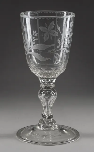 Кубок с гравированным декором в виде цветка. Россия, Завод Орлова, 1790-е годы.