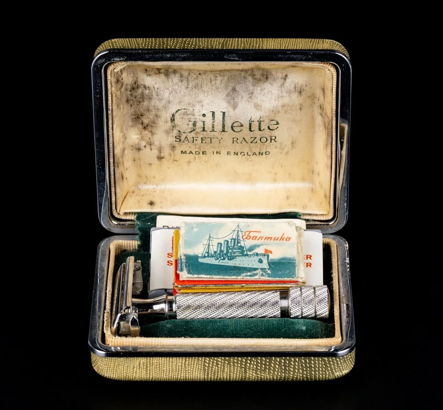 Бритвенный станок Gilette «Safety Razor» с лезвиями в оригинальном чехле. Англия, 1962 год. — фото 2