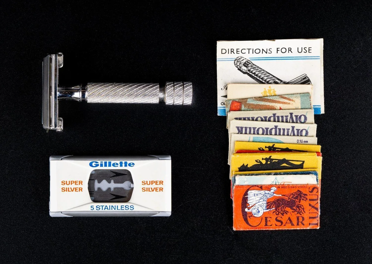 Бритвенный станок Gilette «Safety Razor» с лезвиями в оригинальном чехле. Англия, 1962 год. — фото 1