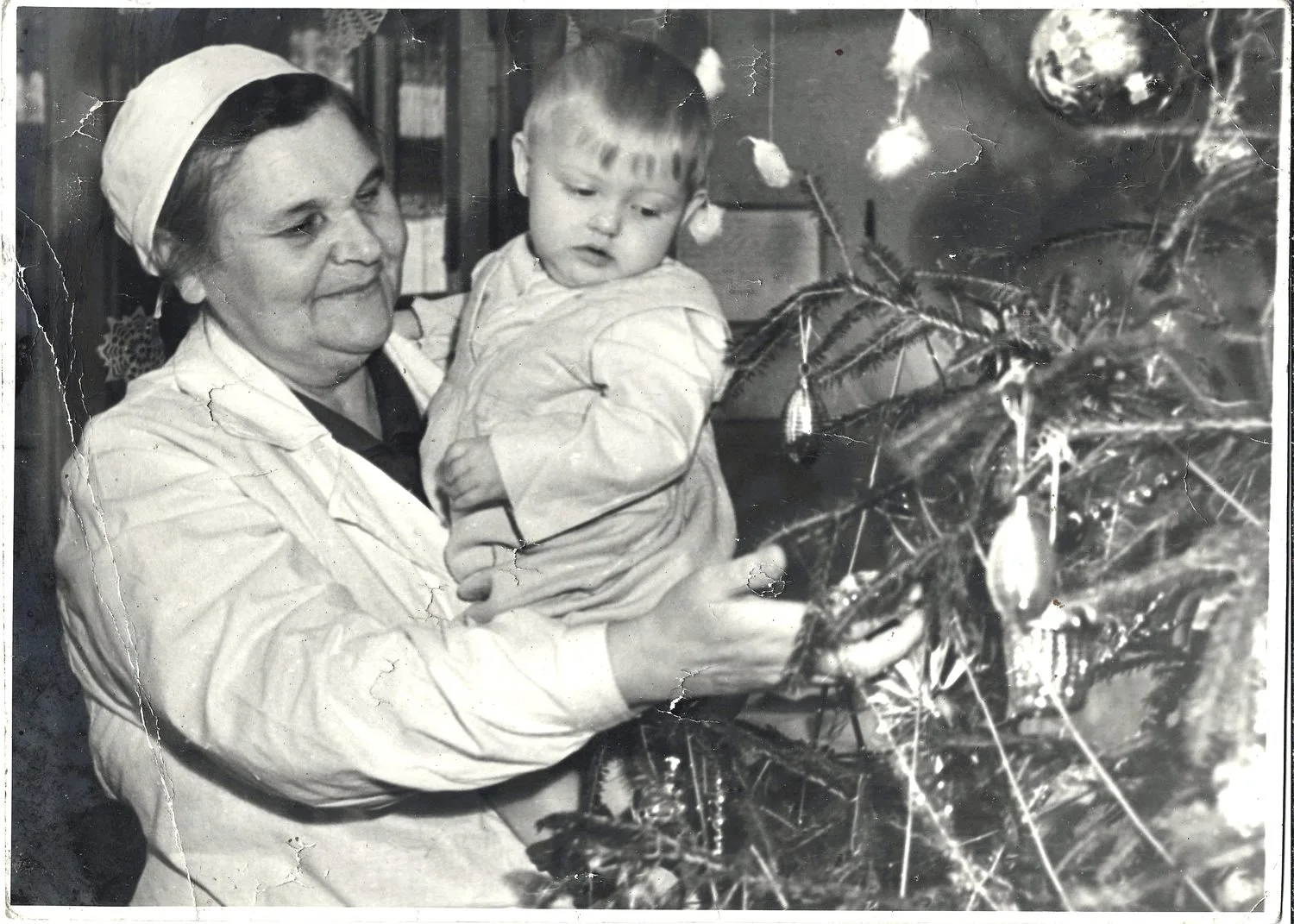 Фотография «У новогодней ёлки». СССР, 1950-е годы. — фото 1