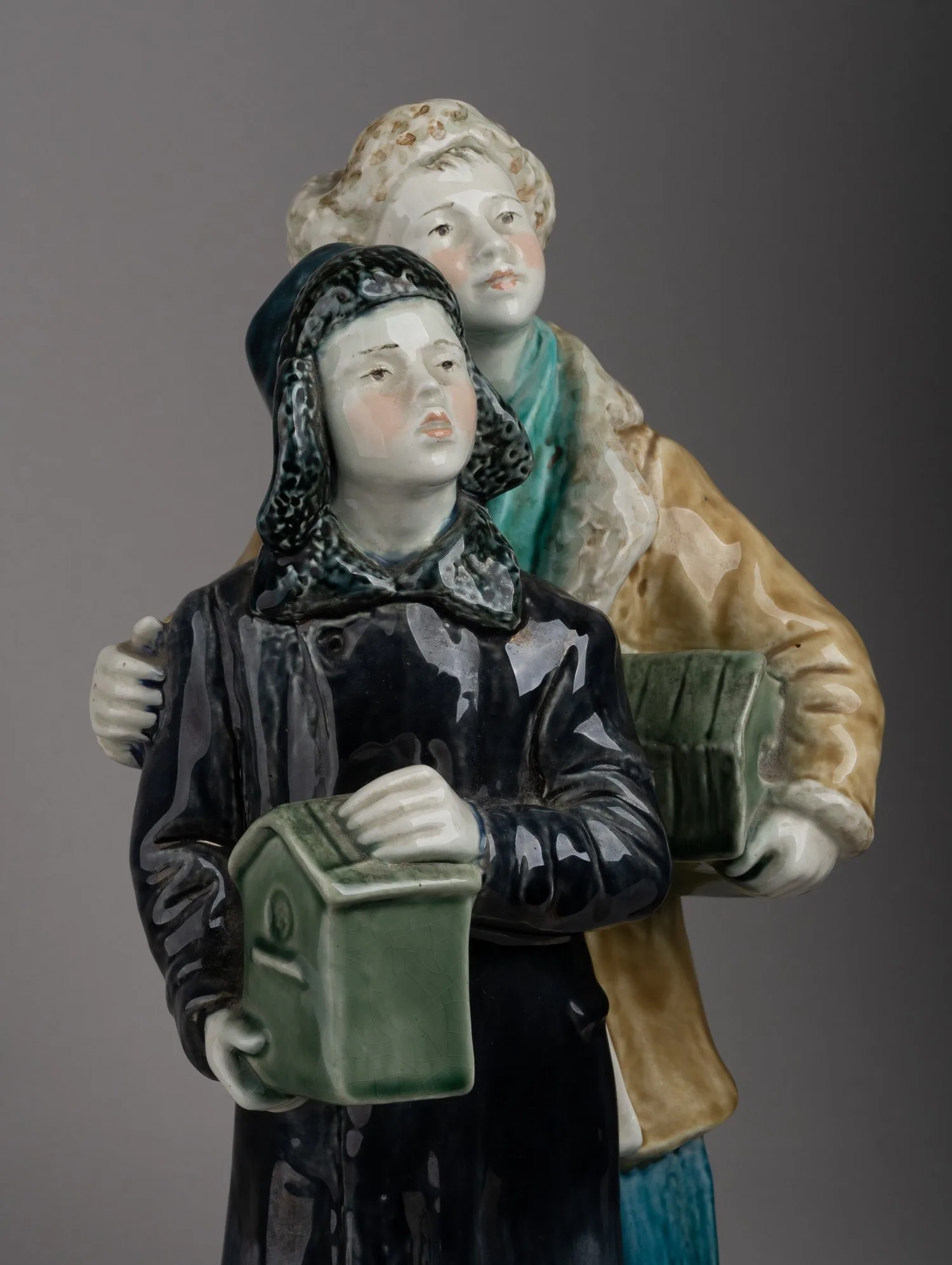 Скульптура «Друзья птиц». СССР, Конаковский фаянсовый завод им. М.И. Калинина, скульптор М.П. Холодная. 1954-1958 годы. — фото 6