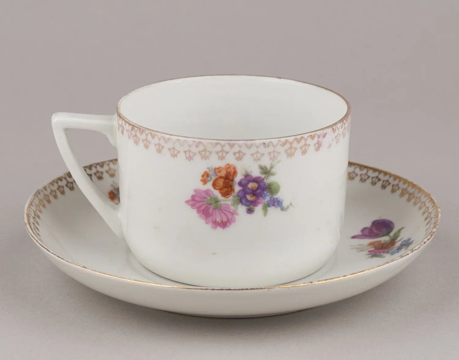 Чайная пара. СССР, Дулевский фарфоровый завод, 1918-е-1930-е годы. — фото 2