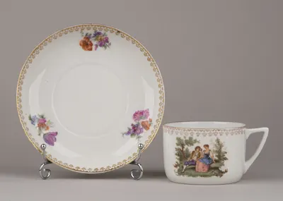 Чайная пара. СССР, Дулевский фарфоровый завод, 1918-е-1930-е годы.