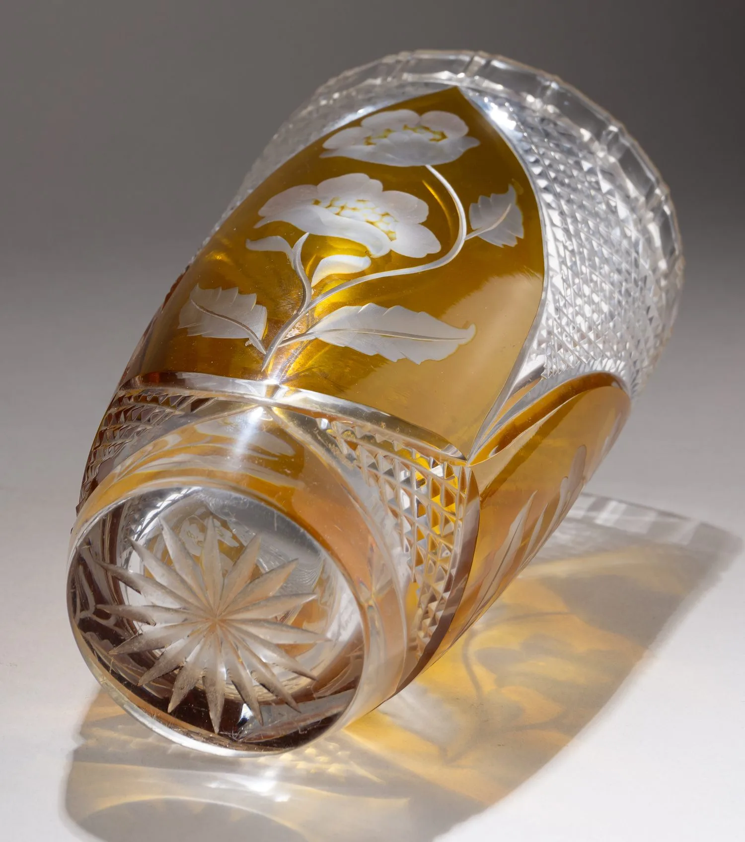 Ваза с изображением цветов. Польша, Cristal Julia, середина ХХ века. Julia - элитный хрусталь польских мастеров. — фото 4