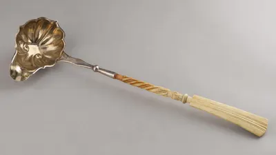 Половник с резной костяной ручкой. Германия, 1850-1888 годы.