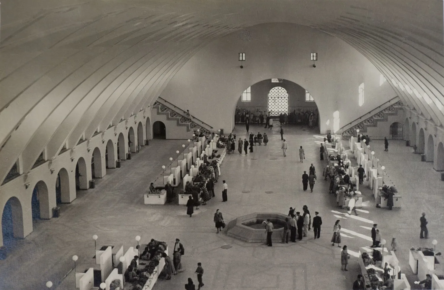 13 фотографий «Архитектура Центрального крытого рынка в Ереване». 1950-е годы. — фото 3