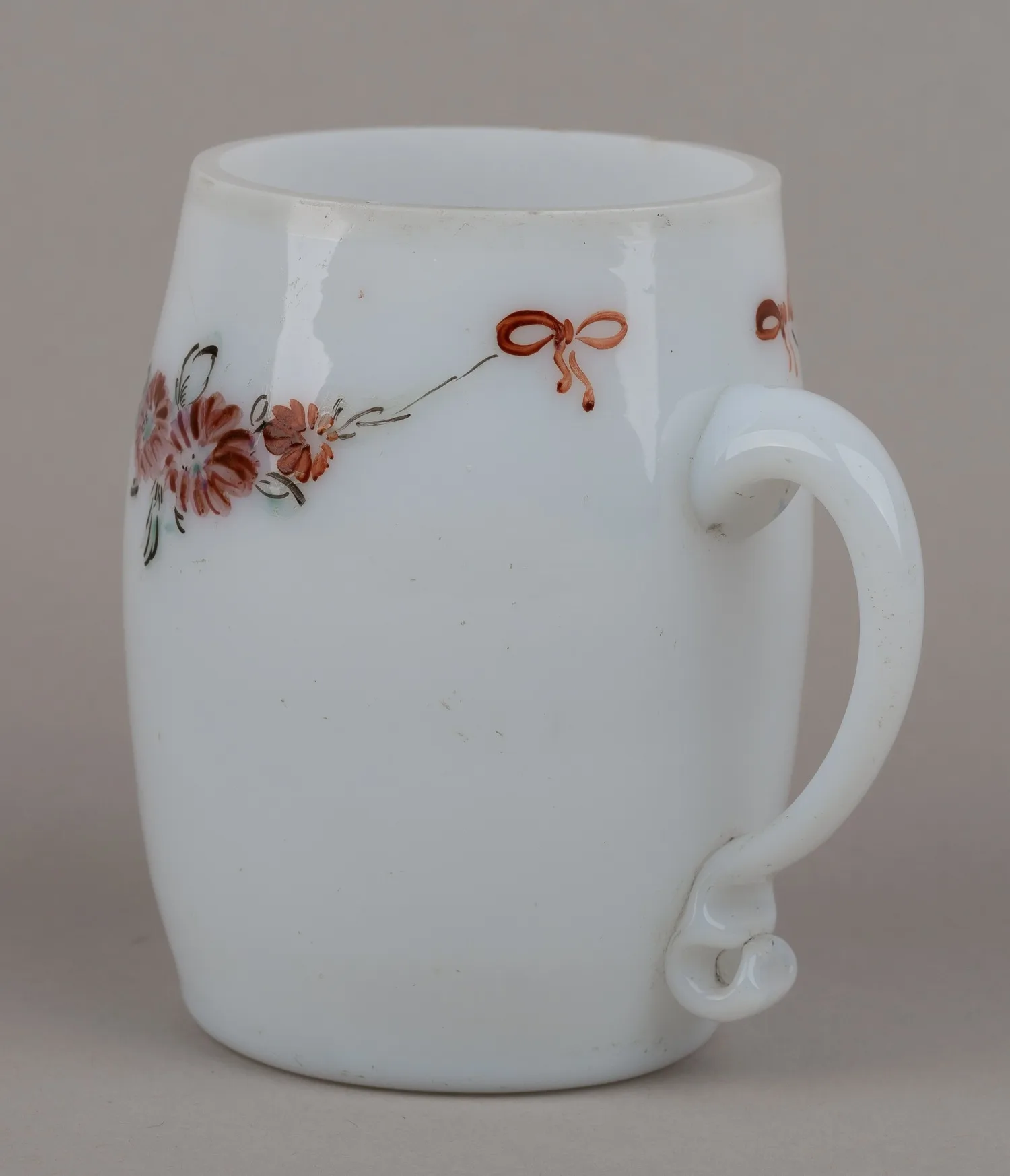 Кружка-бочонок с цветочной гирлянды с розами. Россия, 1780-1790-е годы. — фото 3
