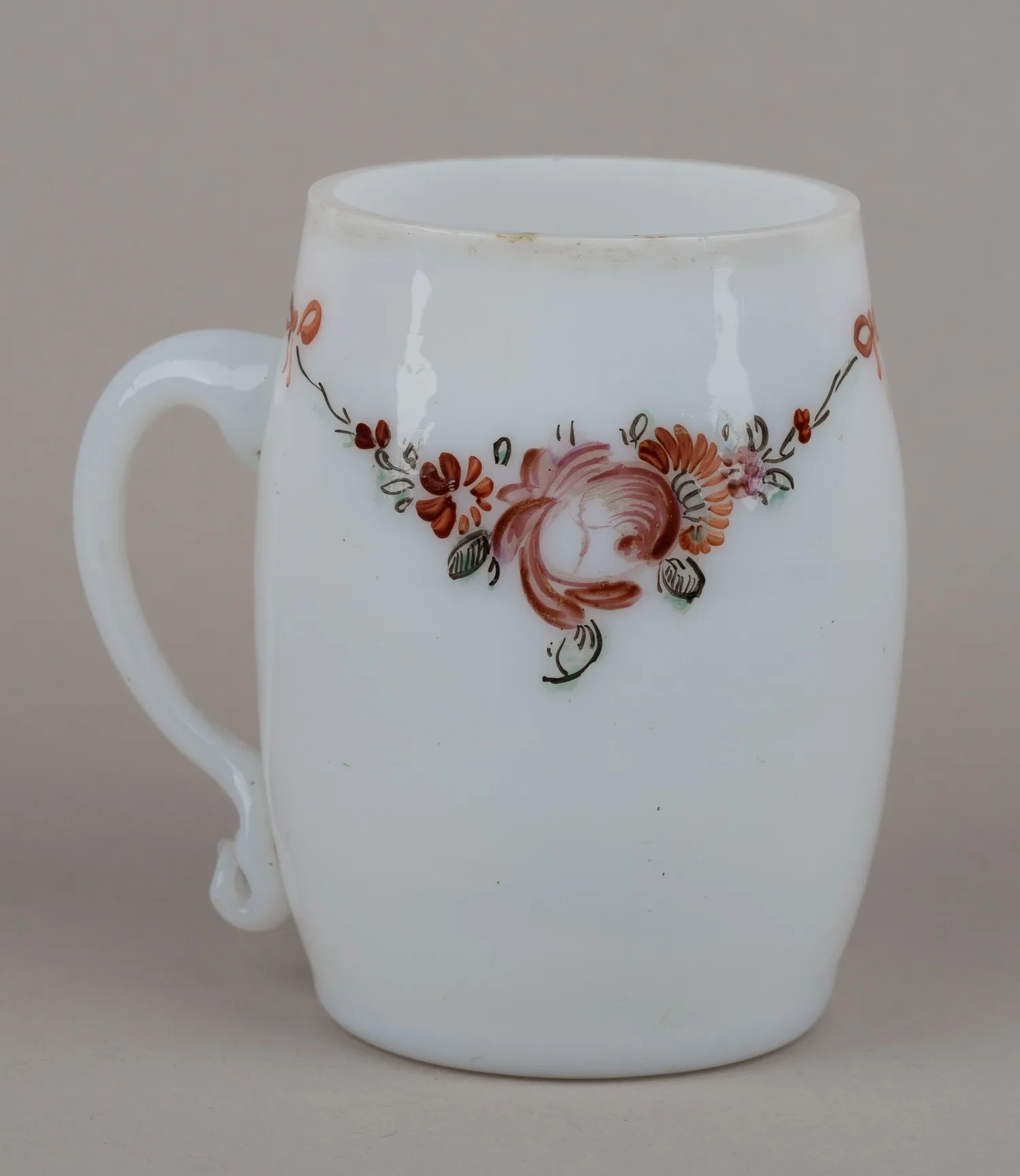 Кружка-бочонок с цветочной гирлянды с розами. Россия, 1780-1790-е годы. — фото 2