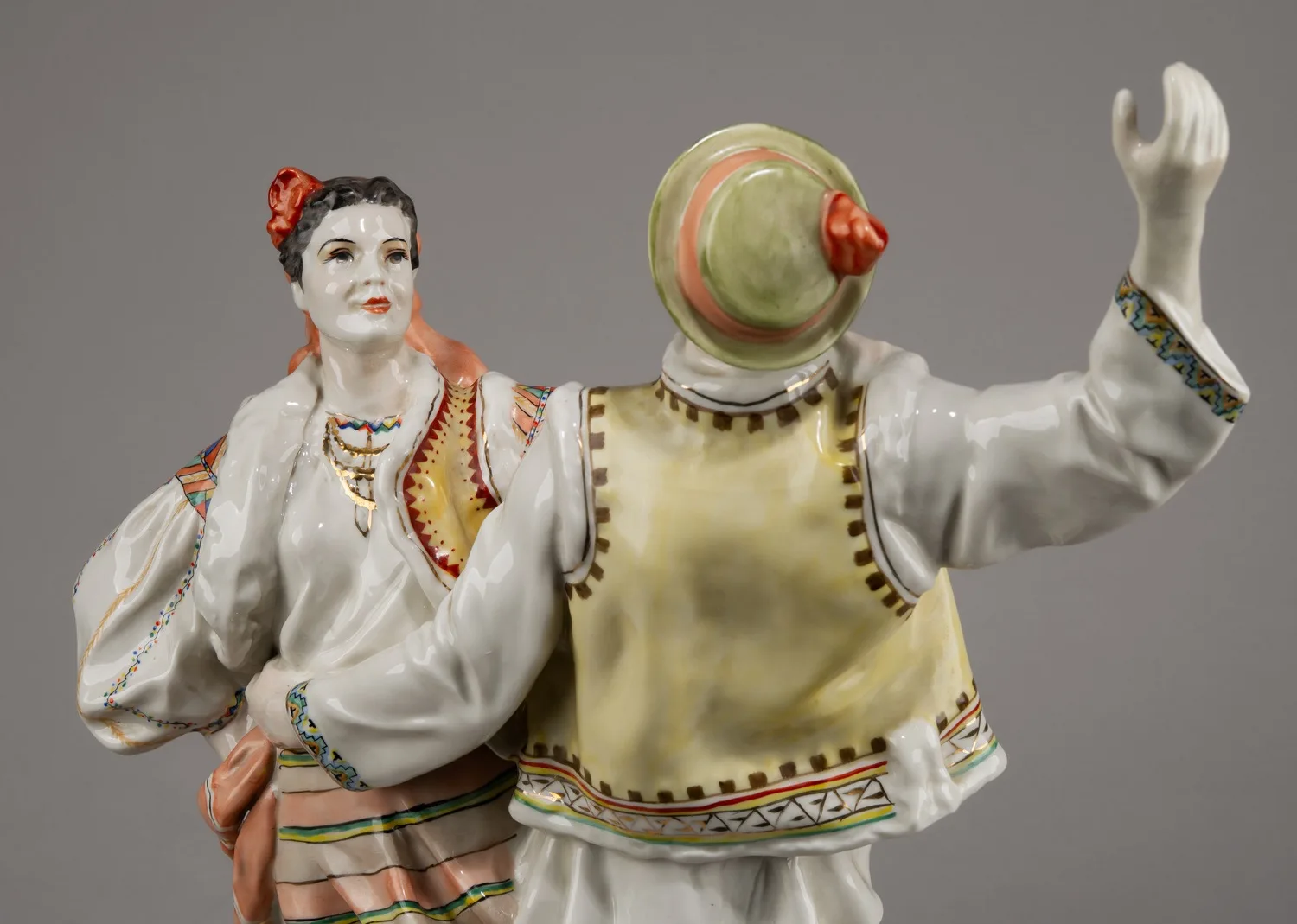 (О. П. Рапай) Скульптура «Танец Коломыйка». СССР, Городницкий фарфоровый завод, скульптор О. П. Рапай, 1960-е-1970-е годы. — фото 6