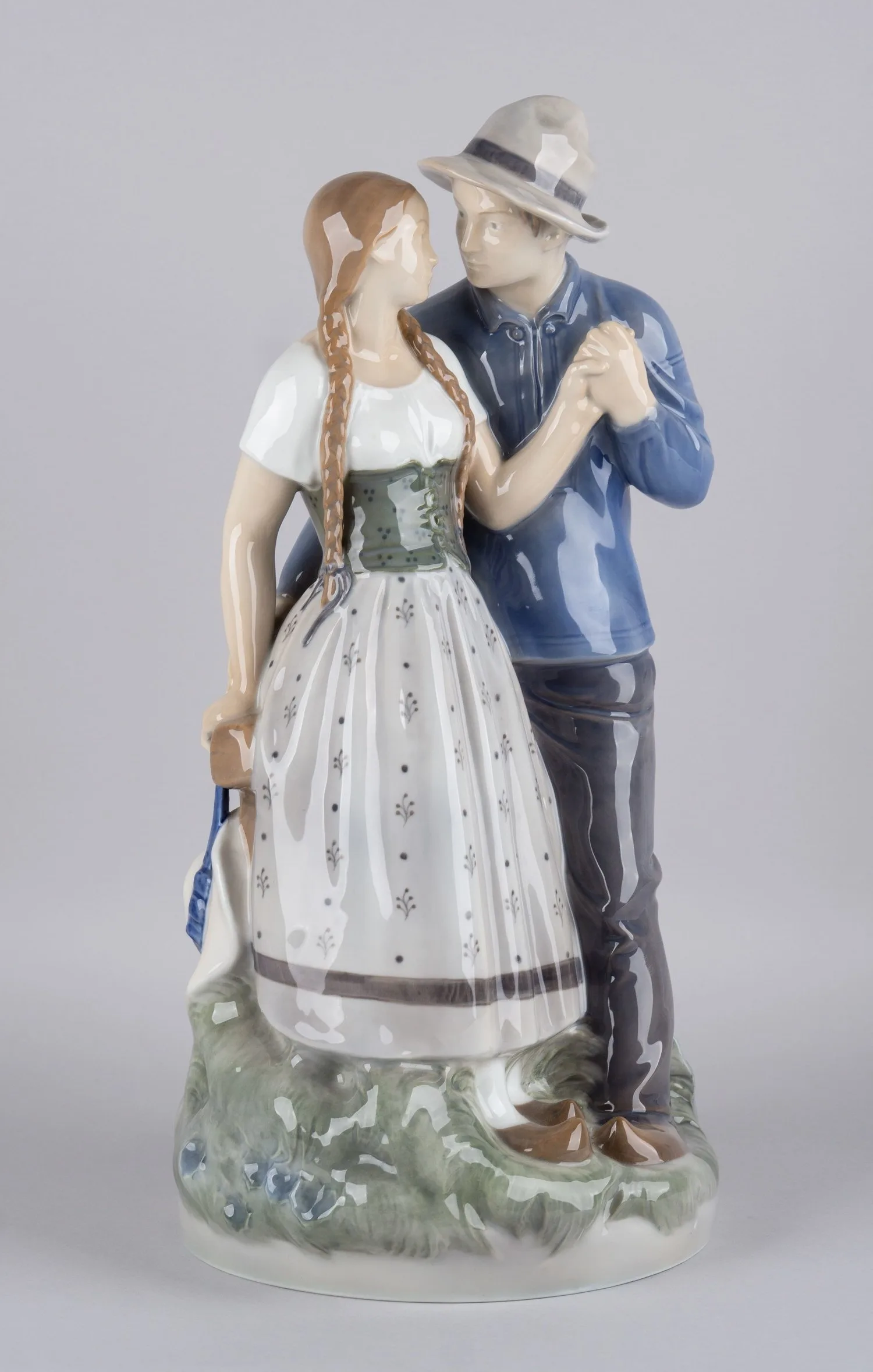 Статуэтка «Влюбленные Хенрик и Эльза». Дания, Royal Copenhagen, скульптор Holger Christensen, 1965 г. — фото 1