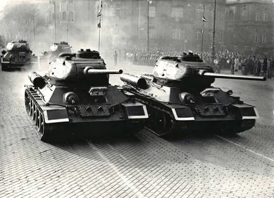 Фотография «Военный парад в Будапеште по случаю годовщины освобождения Венгрии». 1950.