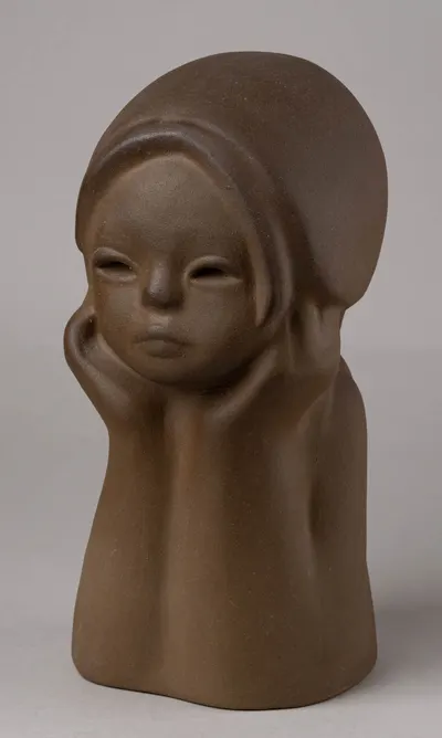 Скульптура «Девушка». Эстонская ССР, скульптор Айно Аламаа (Aino Alamaa), 1960-е годы.