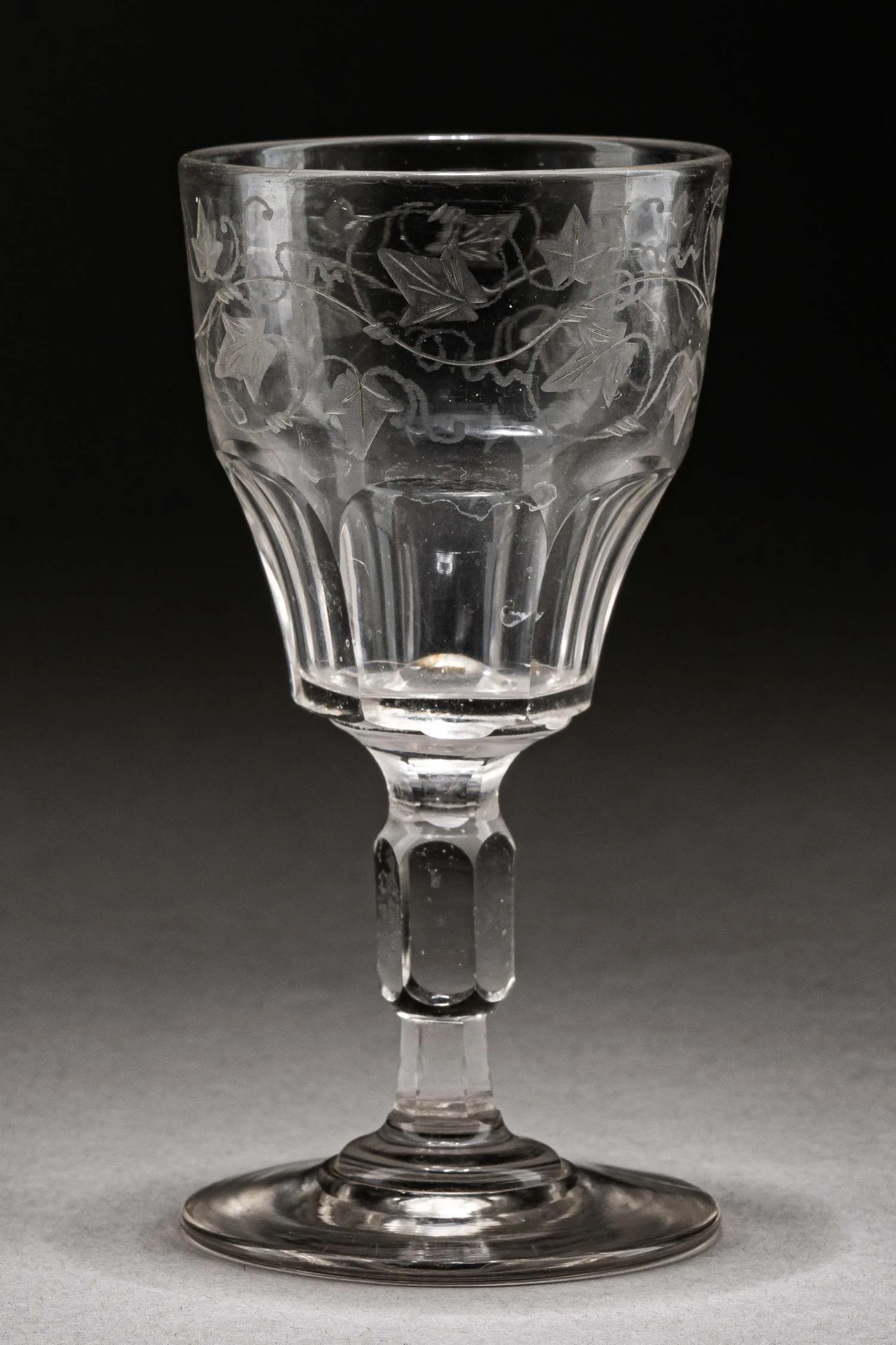 Рюмка из сервиза («Лондонский»). Россия, Императорский фарфоровый завод. 1840-1850-е годы. — фото 1