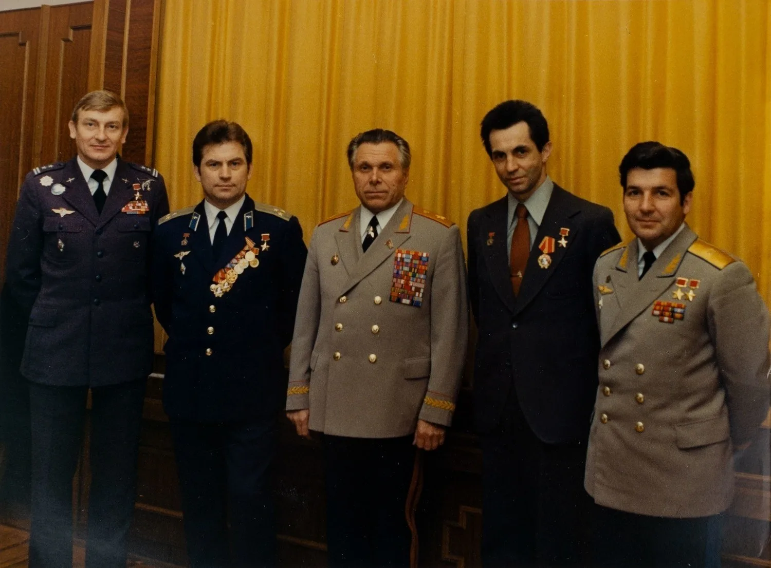16 фотографий «Посещение руководством МВД СССР Звёздного городка». Конец 1970-х - нач. 1980-х годов. — фото 2