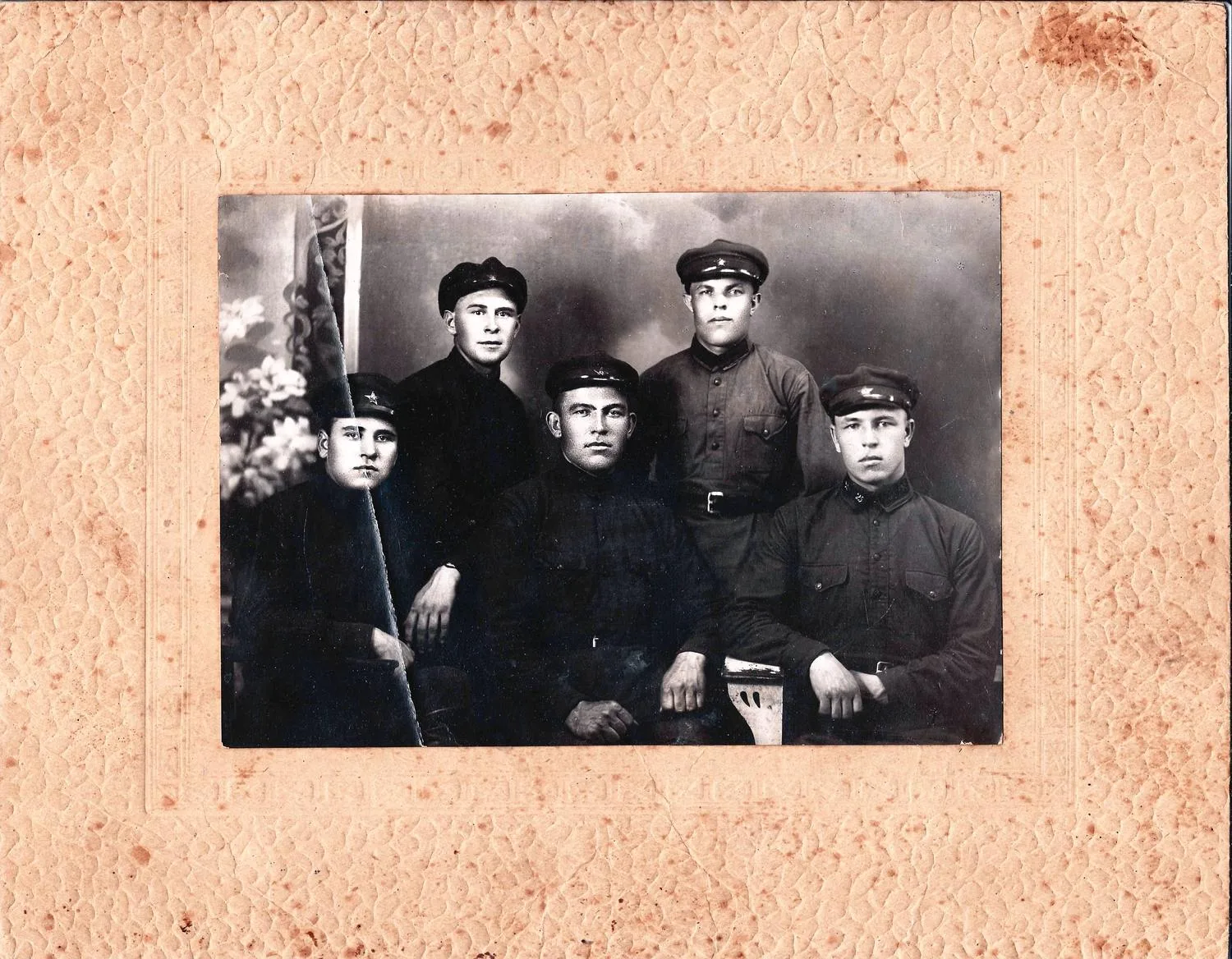 Групповая постановочная фотография красноармейцев. 1930-е годы. — фото 1