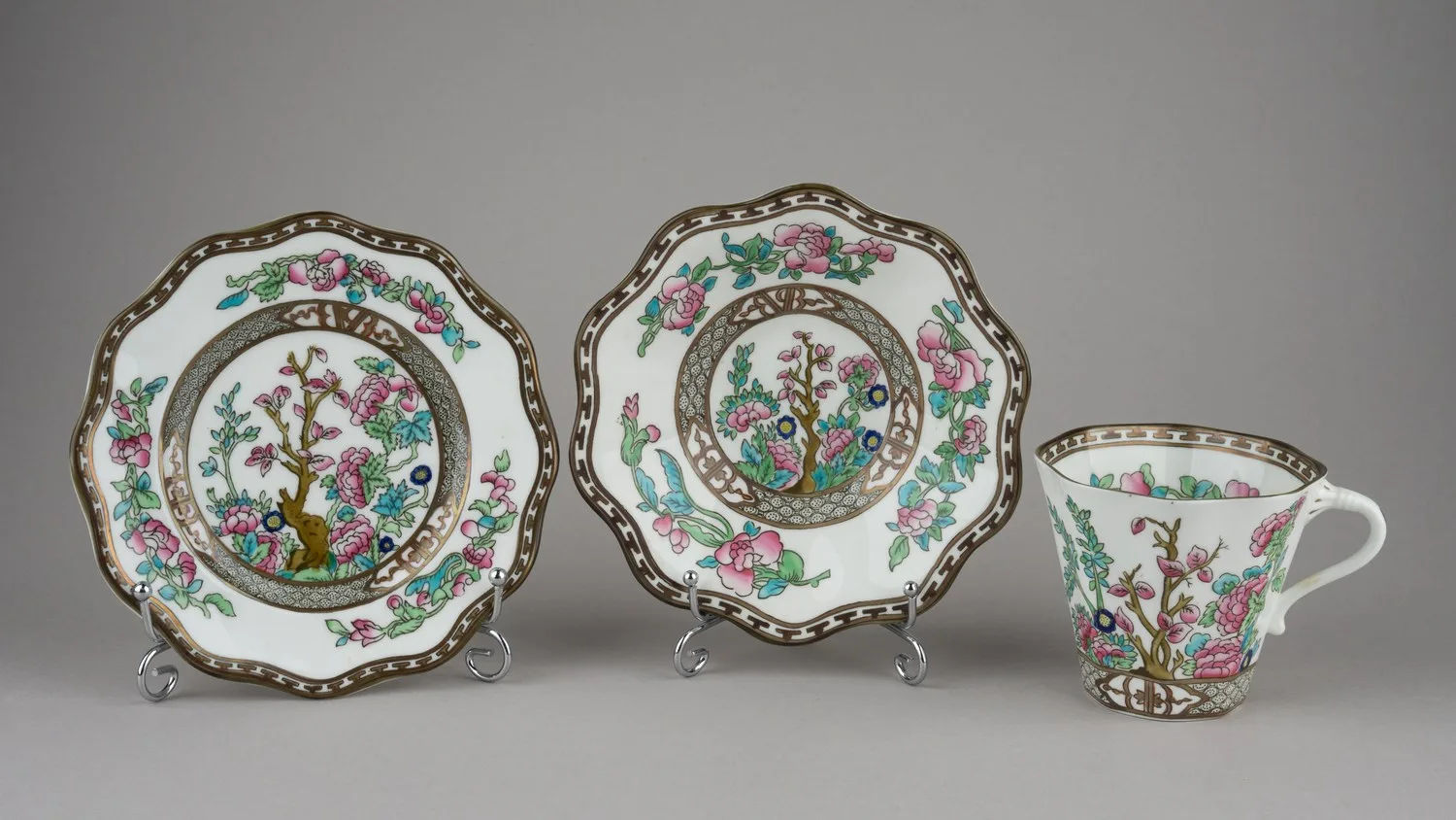 (Англия, Coalport) Чашка с блюдцем и десертной тарелкой «Индийское дерево». Англия, Coalport , 1920-1930-е годы. — фото 1