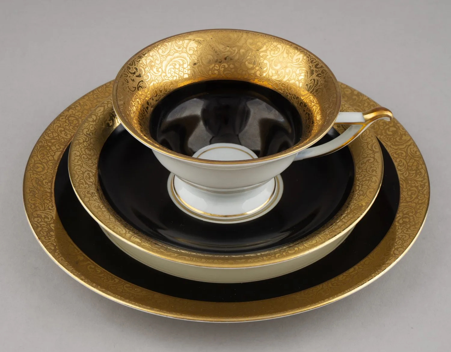 Чайное трио с золотым бордюром. Германия, Бавария, AL-KA Kunst Alboth Kaiser, 1948–1959 годы. — фото 2