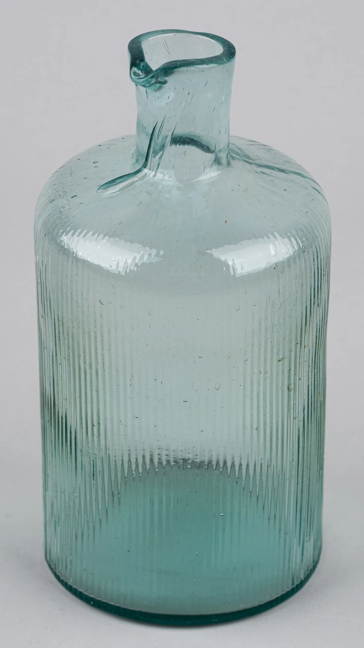 Бутыль прессованного резного стекла. Россия, начало ХХ века. — фото 1
