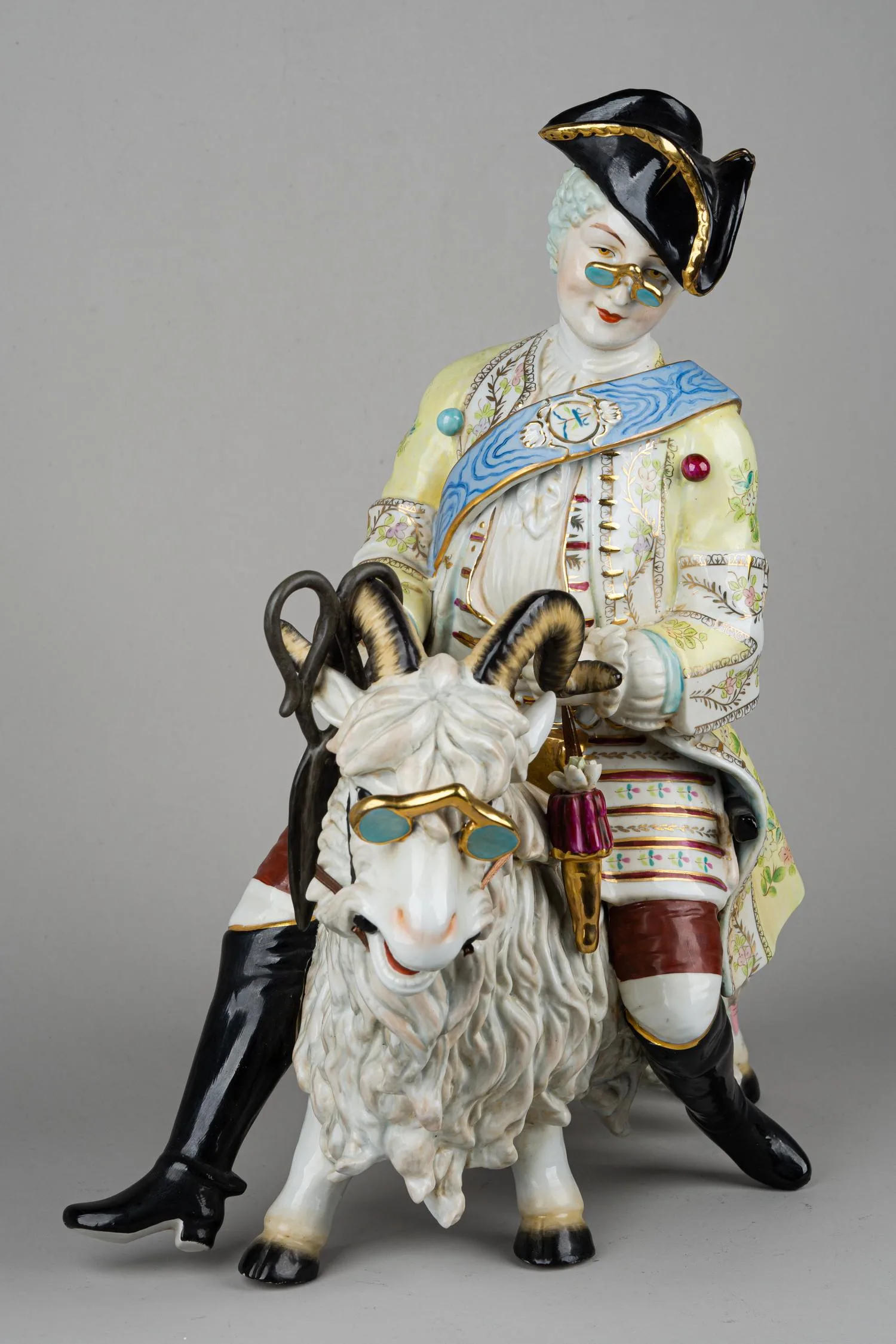 Скульптура «Портной верхом на козле графа Брюля». Германия, фабрика Meissen, середина XX века. — фото 3