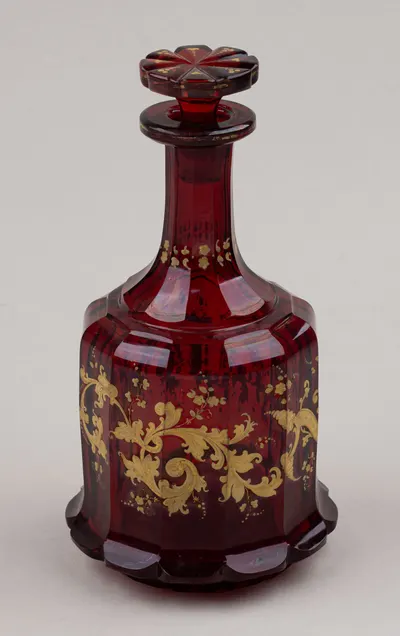 Графин рубинового стекла с рокайльным декором. 1840-1850 годы.