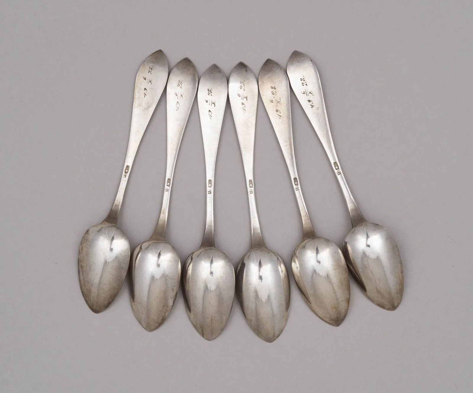 (Рига) Шесть чайных ложек. В футляре. Рига, мастер-монограммист «RP», 1928. — фото 3