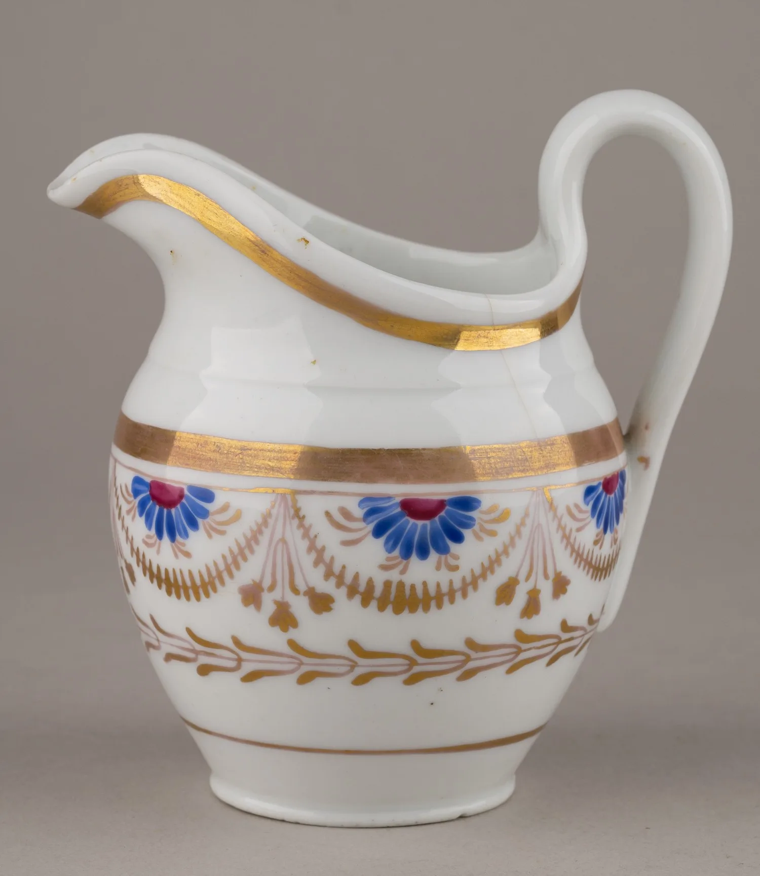 Молочник с орнаментом в стиле ампир. Россия, Завод братьев Новых. 1820-е–1830-е годы. — фото 2
