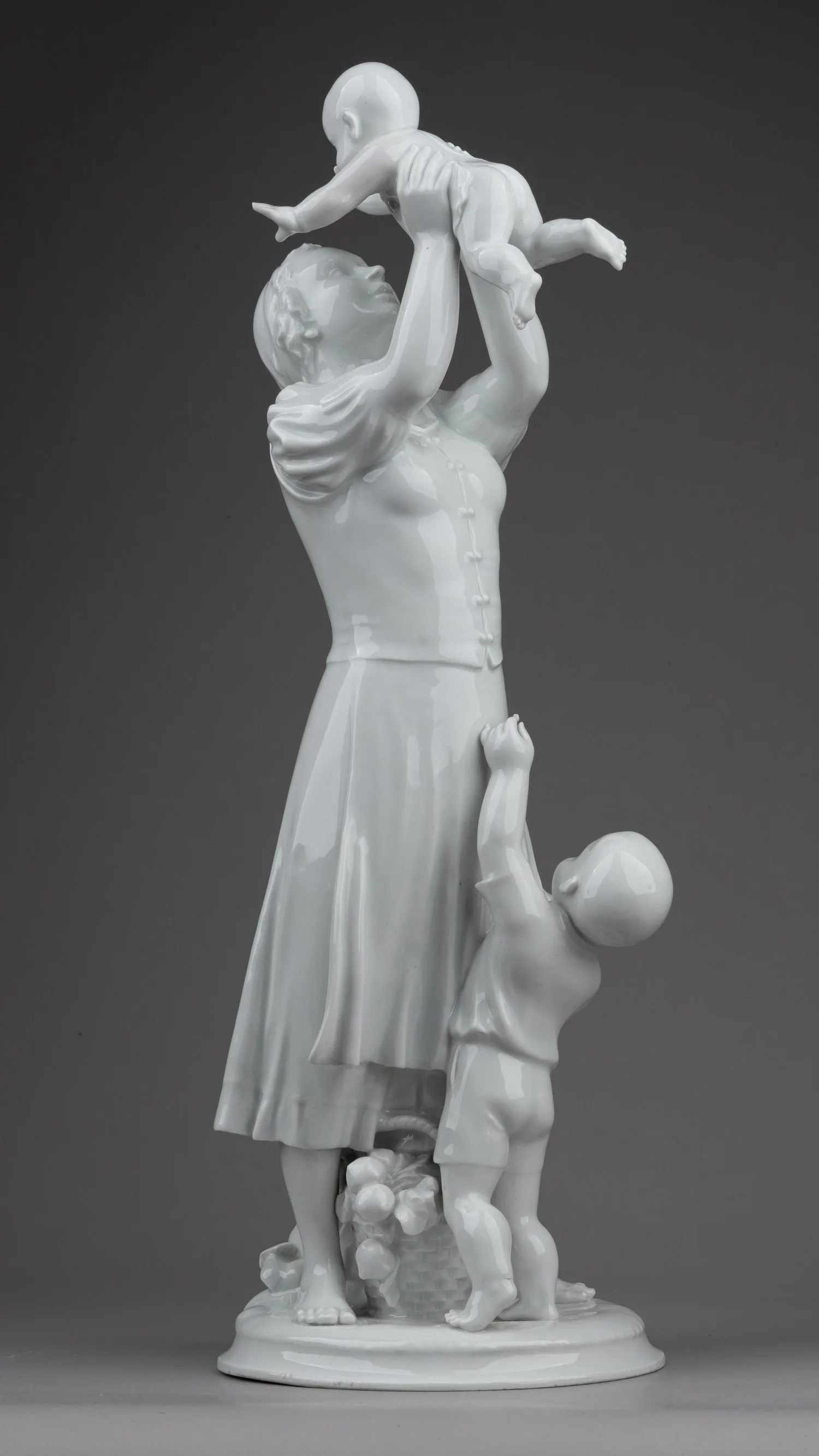 Скульптура «Материнство». Германия, мануфактура Meissen, скульптор A. Struck, 1930-40-е годы. — фото 2