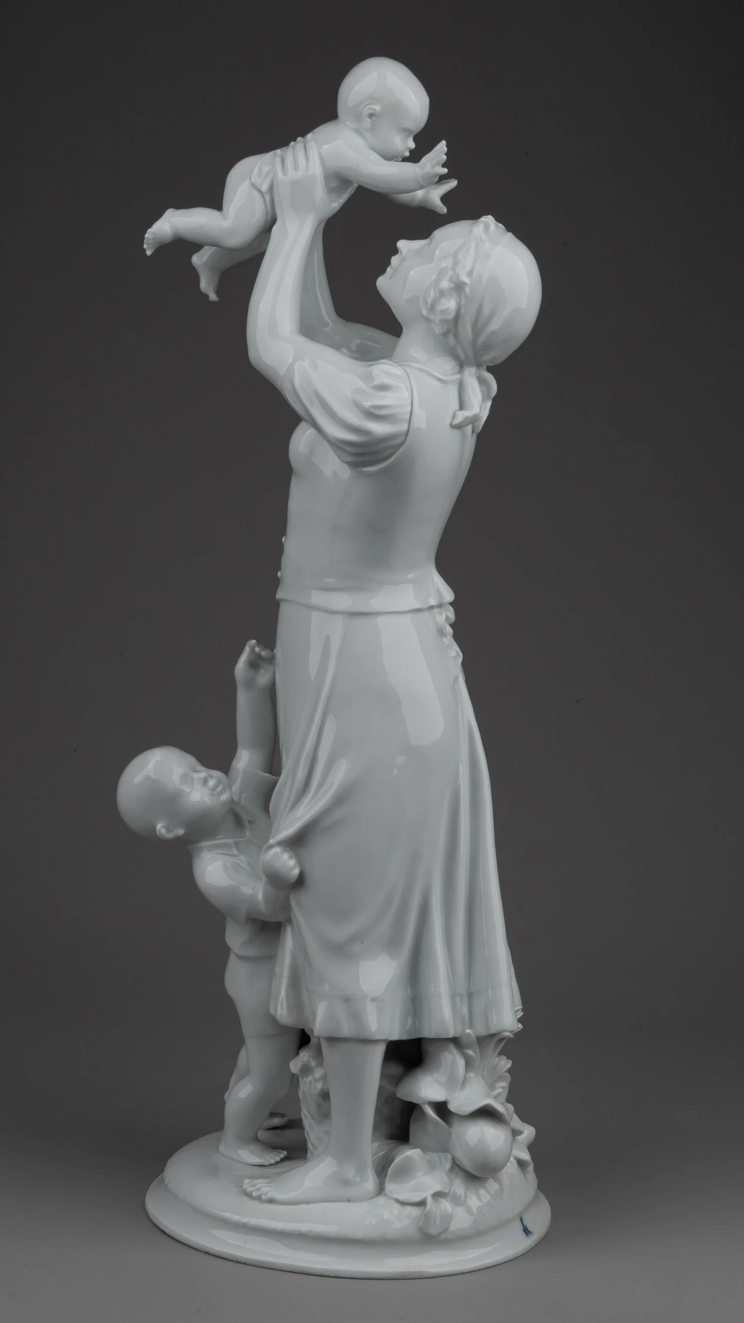 Скульптура «Материнство». Германия, мануфактура Meissen, скульптор A. Struck, 1930-40-е годы. — фото 3