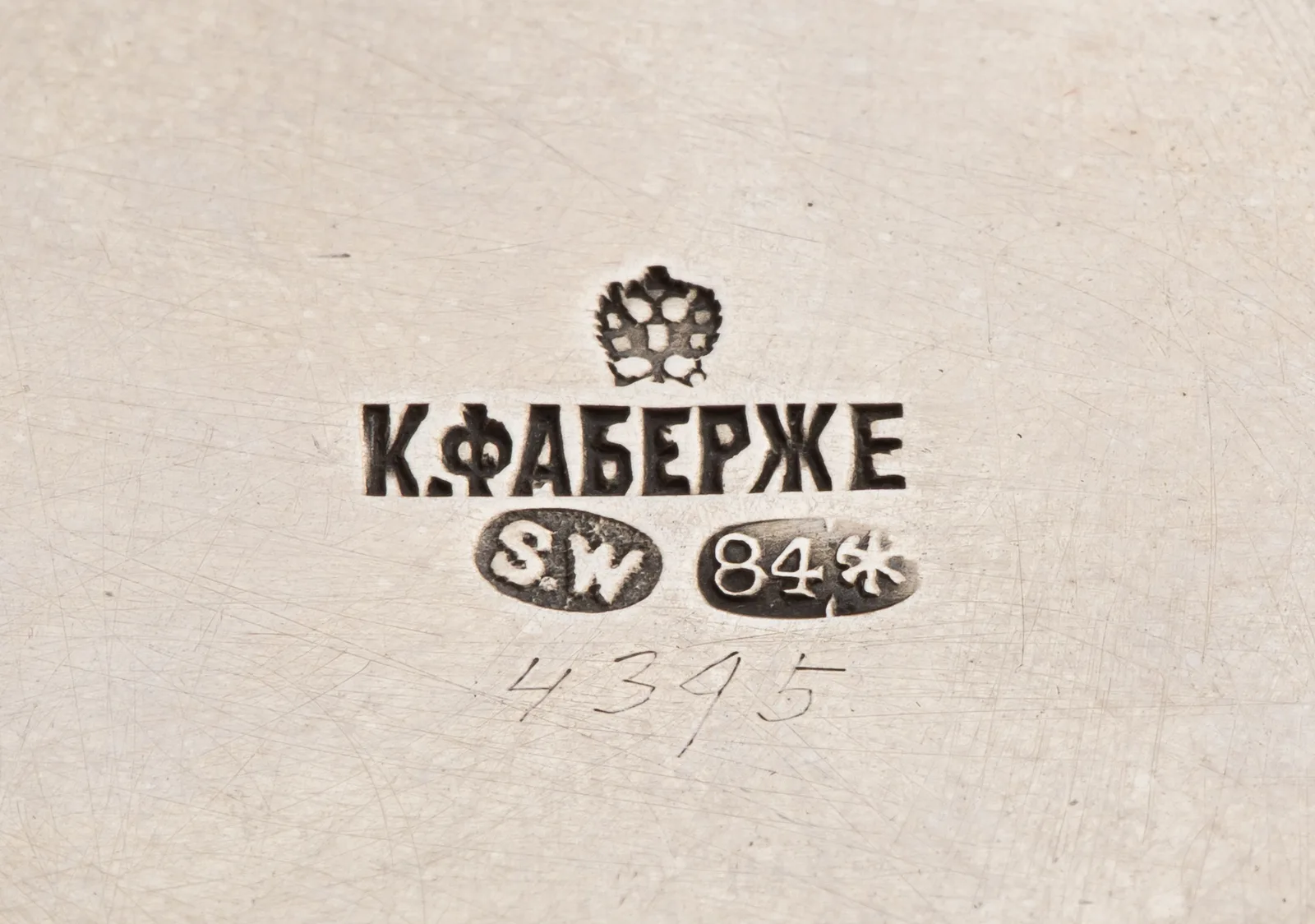 (Фаберже. Модерн) Ковш, декорированный цветными кабошонами.
Российская империя, фирма Поставщика Двора К. Фаберже, мастер – Векева Стефан, 1876–1893 годы. — фото 7