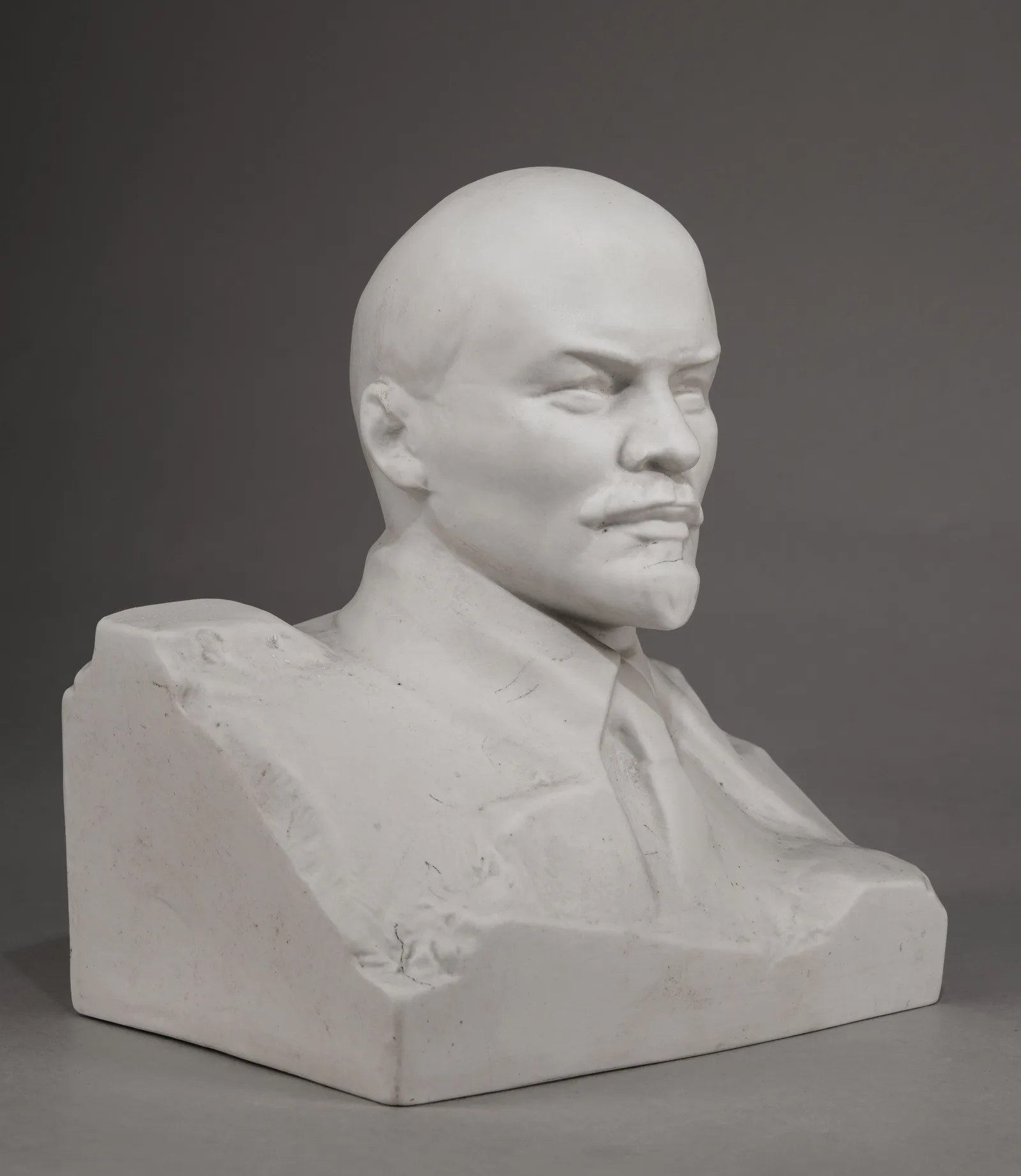 Бюст В.И. Ленина.
СССР, Дмитровский фарфоровый завод в Вербилках, конец 1960-х годов. — фото 3