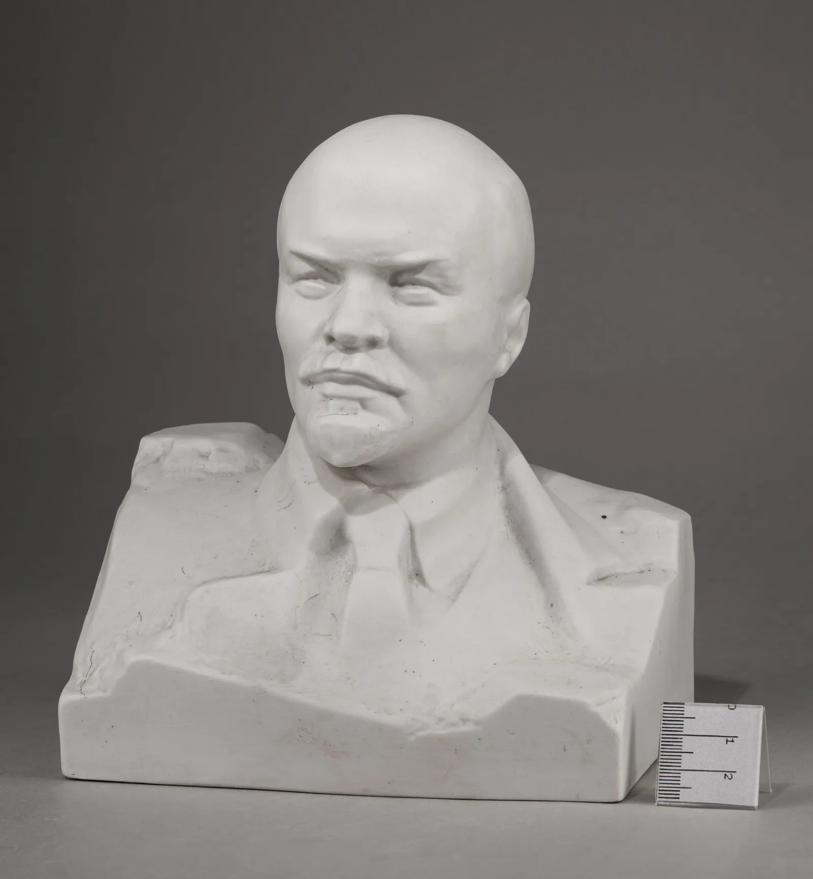 Бюст В.И. Ленина.
СССР, Дмитровский фарфоровый завод в Вербилках, конец 1960-х годов. — фото 1