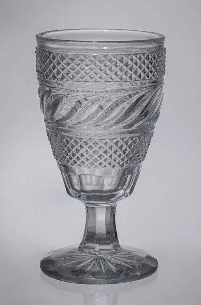 Бокал с резным узором. Россия, Императорский стеклянный завод, 1820-е - 1830-е годы.