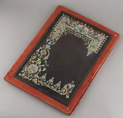 (П. Овчинников. Sotheby`s 1986 год) Бювар с эмалью в русском стиле «Птицы Сирин». Россия, Москва, фирма поставщика Императорского двора П. Овчинникова, 1899–1908 годы.