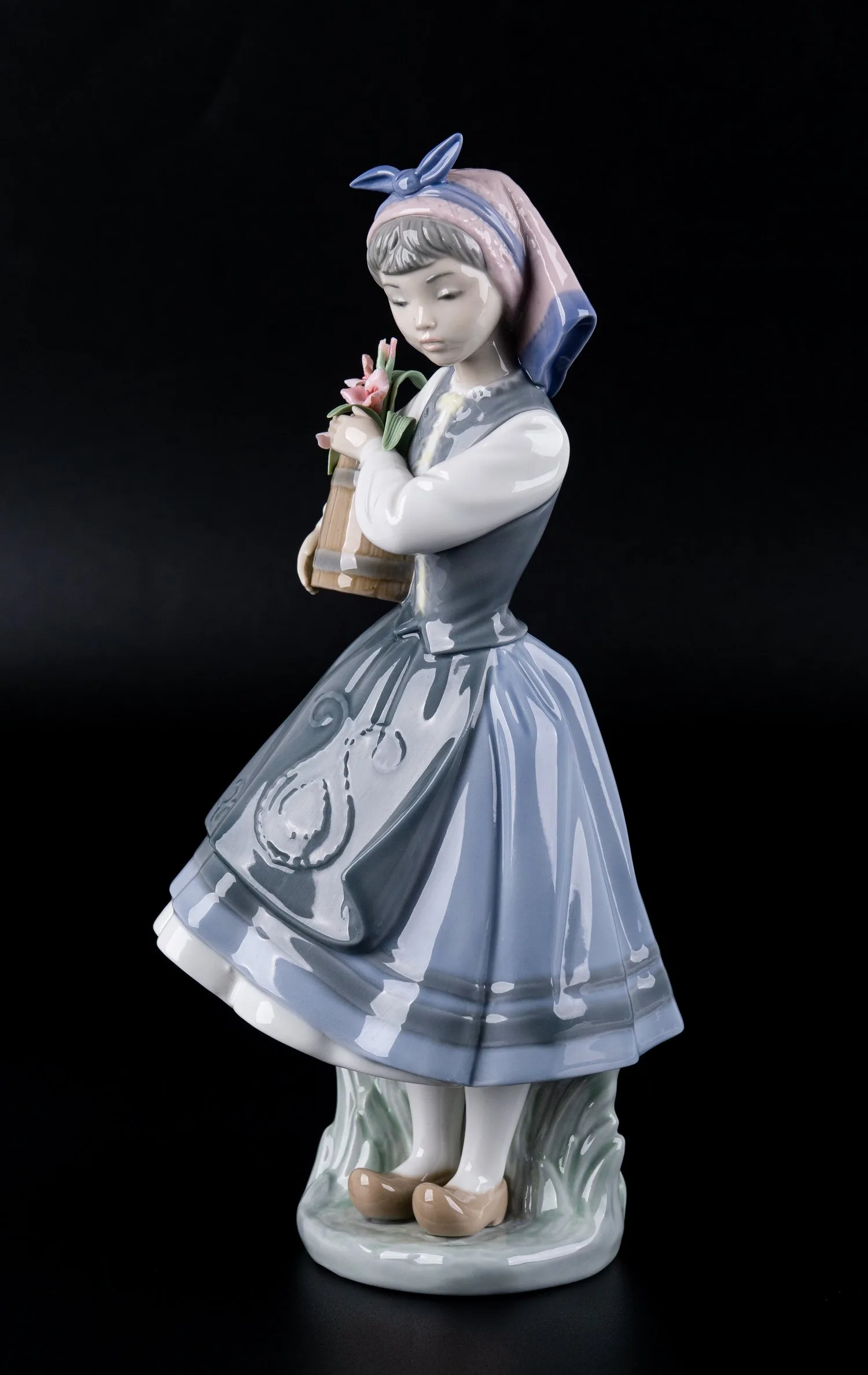 Статуэтка «Девочка с корзиной цветов». Испания, фирма Lladro, 1983. — фото 1