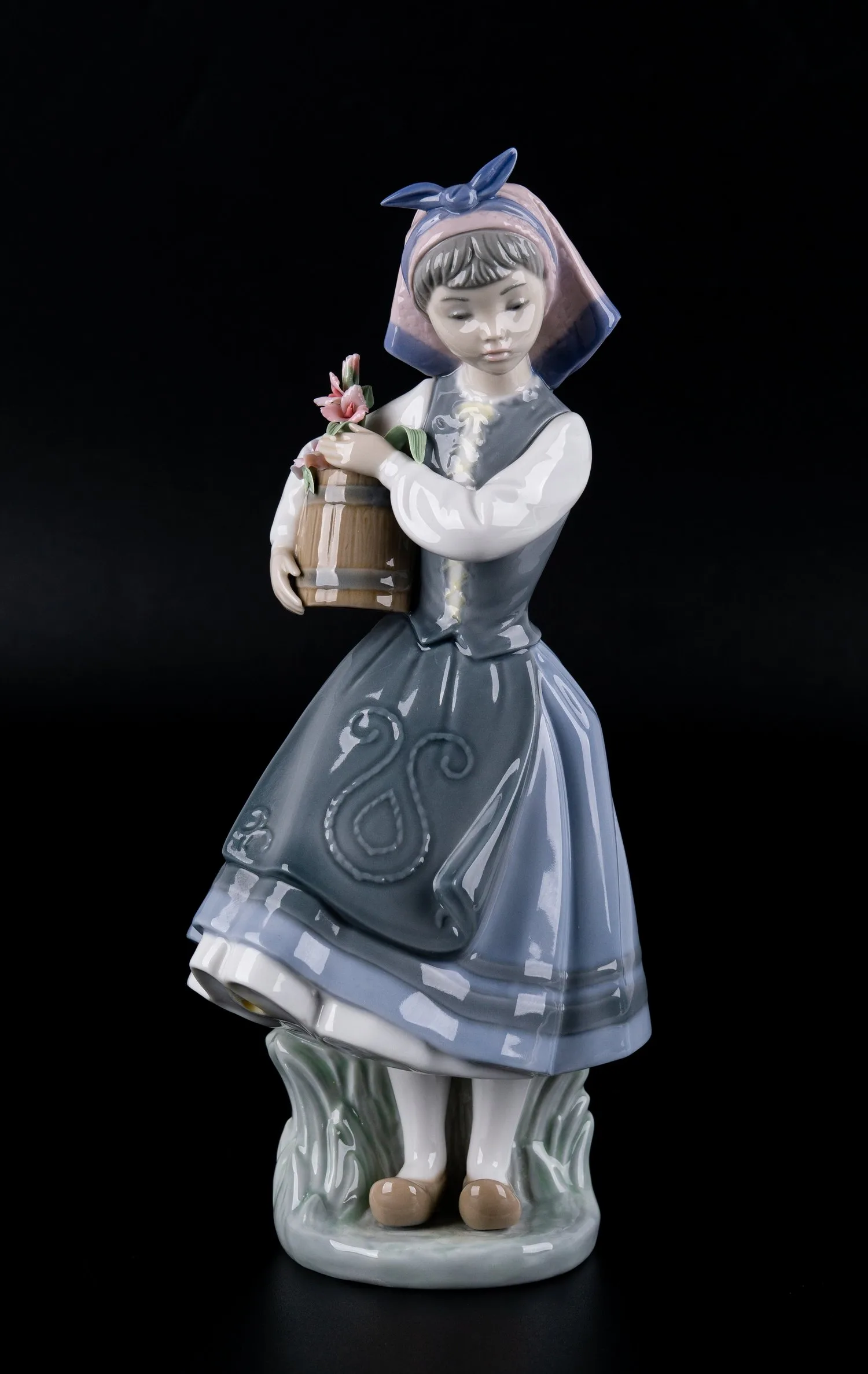 Статуэтка «Девочка с корзиной цветов». Испания, фирма Lladro, 1983. — фото 2