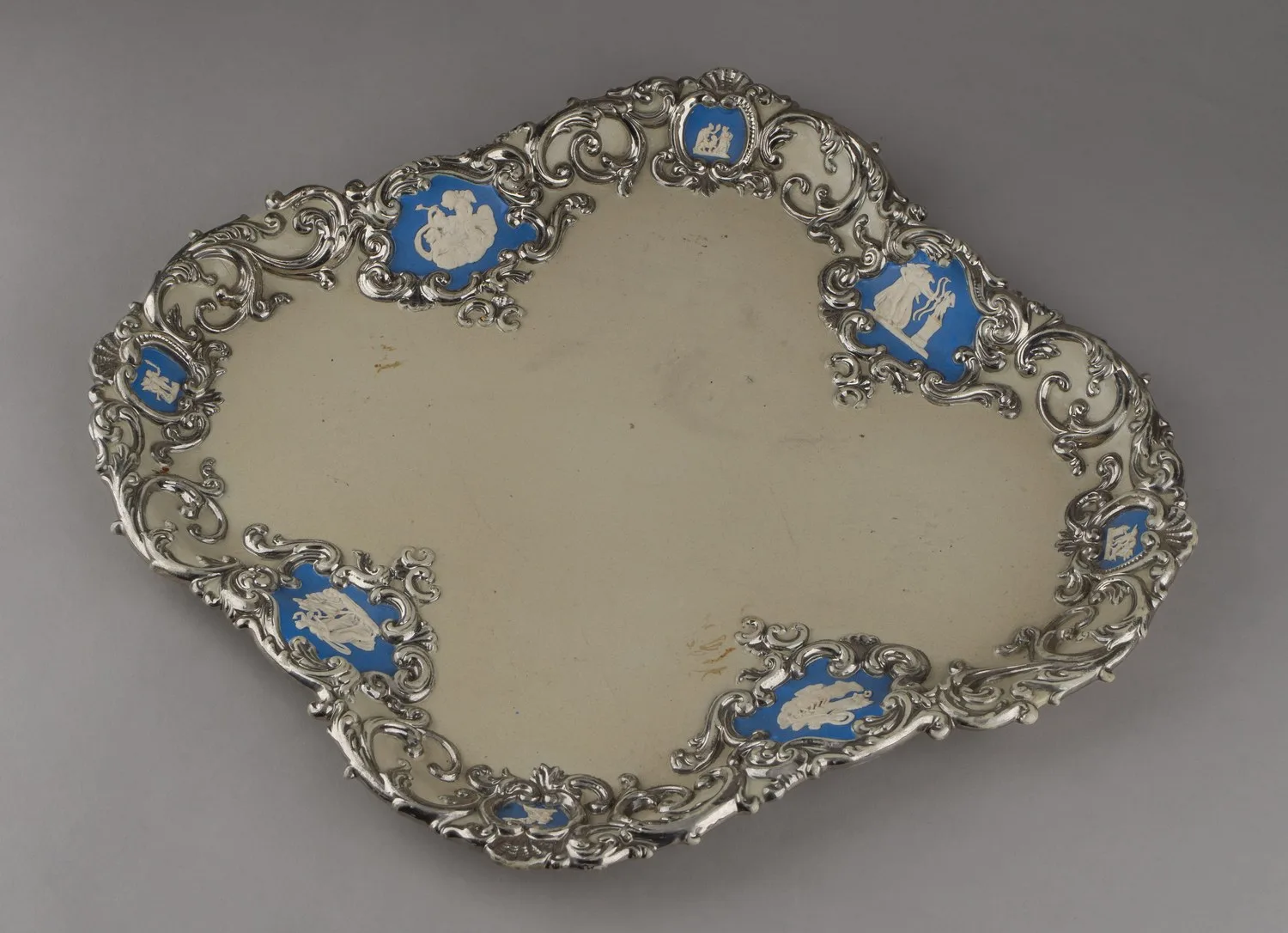 (Villeroy & Boch) Сервиз тет-а-тет на подносе. Германия, Метлах, мануфактура «Villeroy & Boch», 1852-1873 годы. — фото 5