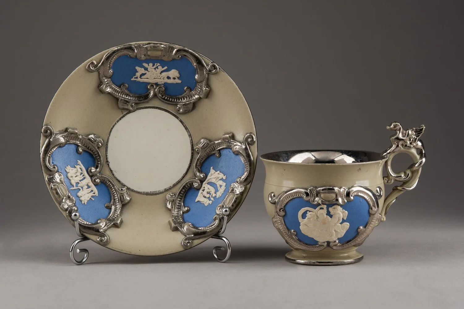 (Villeroy & Boch) Сервиз тет-а-тет на подносе. Германия, Метлах, мануфактура «Villeroy & Boch», 1852-1873 годы. — фото 8
