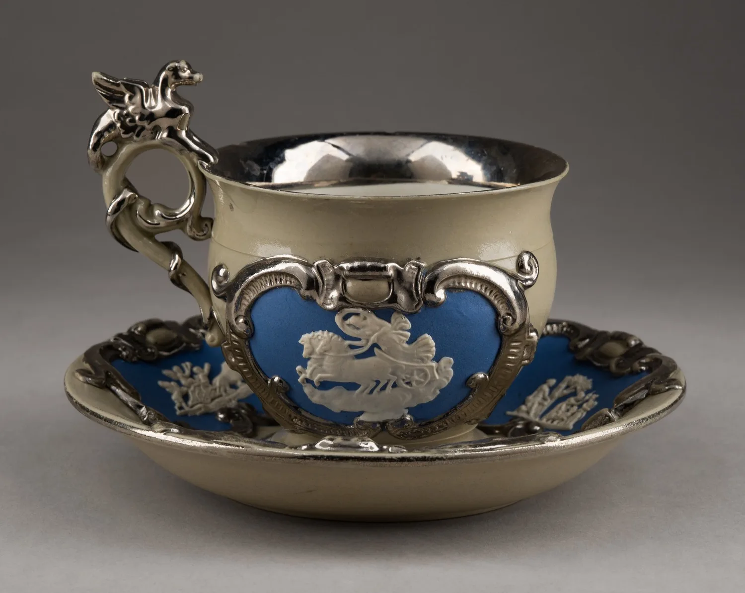 (Villeroy & Boch) Сервиз тет-а-тет на подносе. Германия, Метлах, мануфактура «Villeroy & Boch», 1852-1873 годы. — фото 9