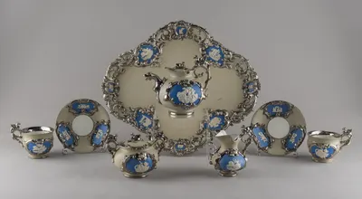 (Villeroy & Boch) Сервиз тет-а-тет на подносе. Германия, Метлах, мануфактура «Villeroy & Boch», 1852-1873 годы.