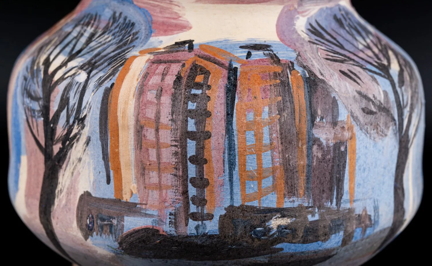 Ваза декоративная «Строительство Москвы». СССР, автор - Р. Щипарева, 1980-е годы. — фото 2