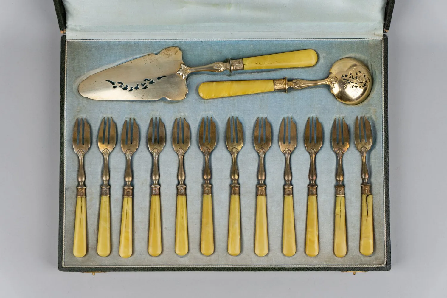 Десертный набор в оригинальной коробке. Франция, Ля Бурбуль, 1900-е годы. — фото 1
