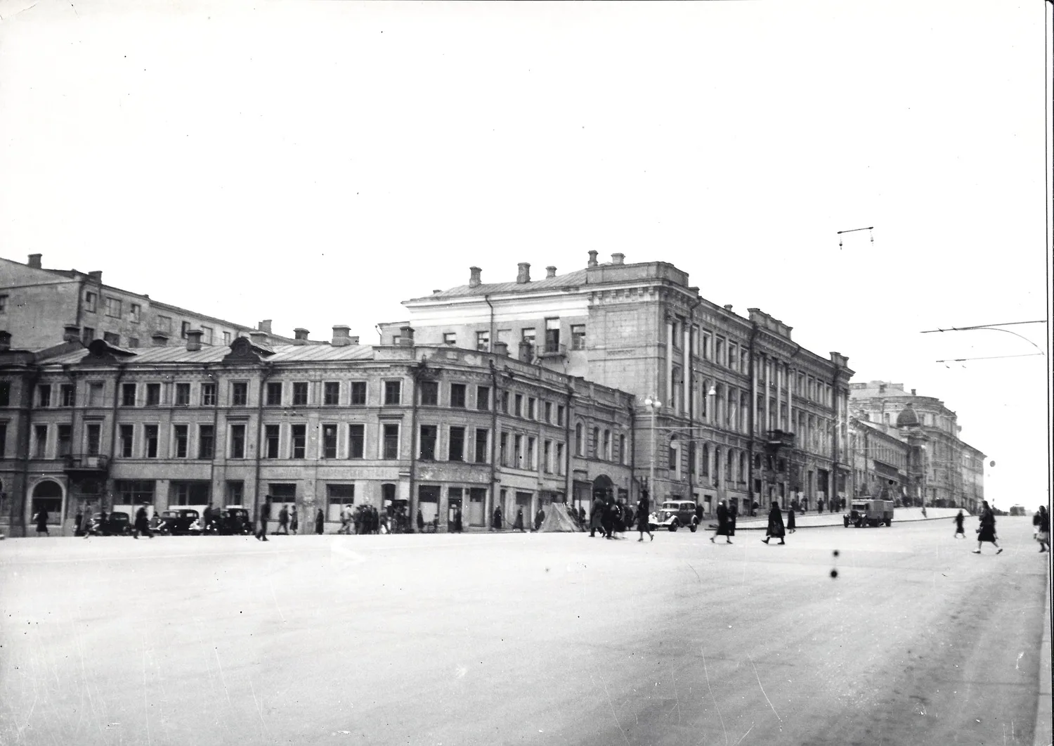 Фотография «Москва. Угол улицы Горького и улицы Огарёва». Снимок 1930-х годов. — фото 1