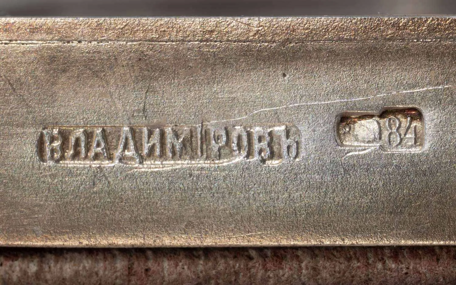 Икона «Господь Вседержитель» в серебряном окладе с полихромными эмалями. Россия, Москва, мастерская Н.Г. Владимирова, 1908-1917 годы. — фото 3