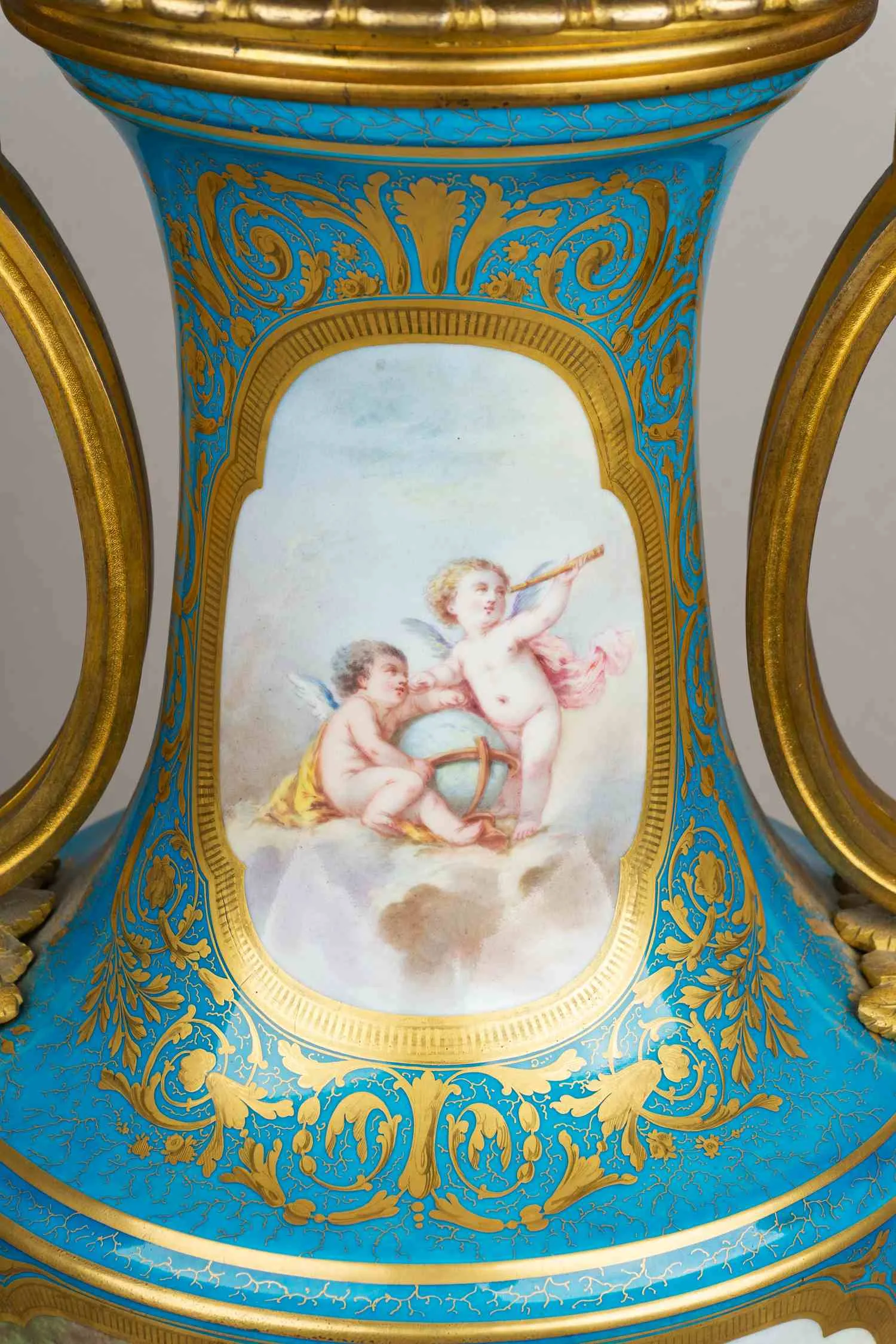 (Севр) Ваза с изображением купидонов. Франция, Севр, бронза- Париж, А. Шлоссмахер, вторая половина XIX века. — фото 7