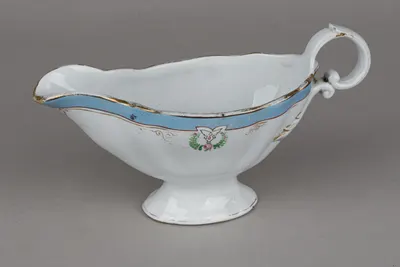 Соусник с росписью в виде гирлянд из роз. Ростов-на-Дону, по заказу «Торговый дом С.И. Великанов», начало ХХ века.