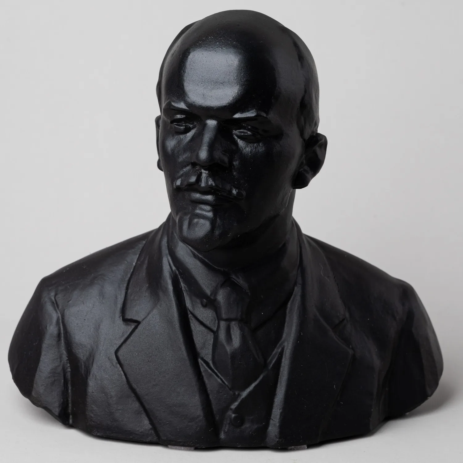 Бюст В.И. Ленина. СССР, Каслинский завод художественного литья, скульптор А.А. Мурзин, 1977 г. — фото 1