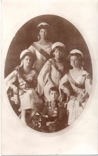 Фотооткрытка «Дети императора Николая II». Франция, 1920-е - 1930-е годы.