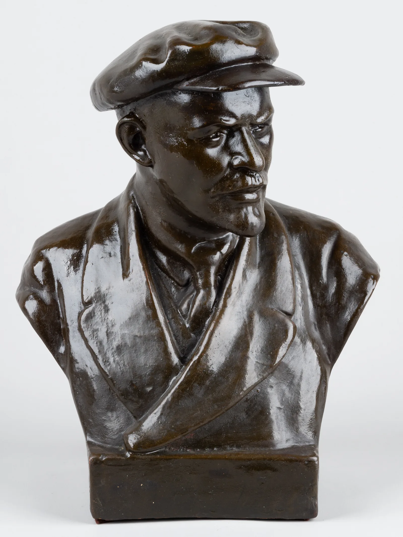 Бюст В.И. Ленина. СССР, Монументскульптура, скульптор Л. Волконский, 1937-38-е годы. — фото 1