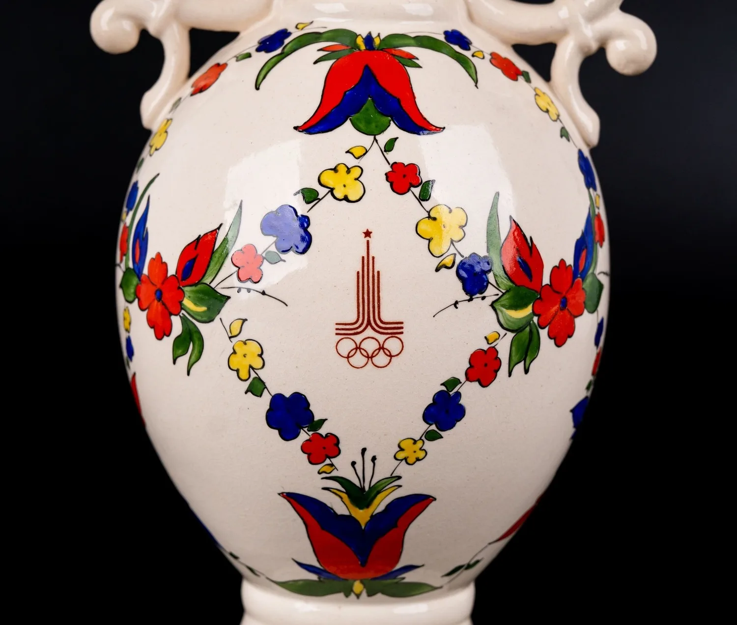 Ваза с цветочной росписью, посвящённая Олимпийским играм. СССР, 1980-ые годы. — фото 4
